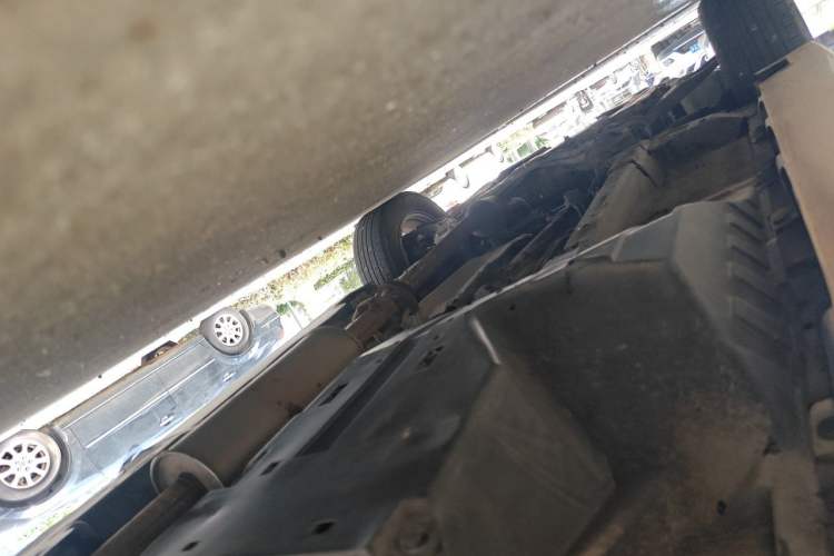 Used Haval H6 2013 Upgraded Model 1.5T Manual Two-Wheel Drive Elite Version Chassis Rear Left