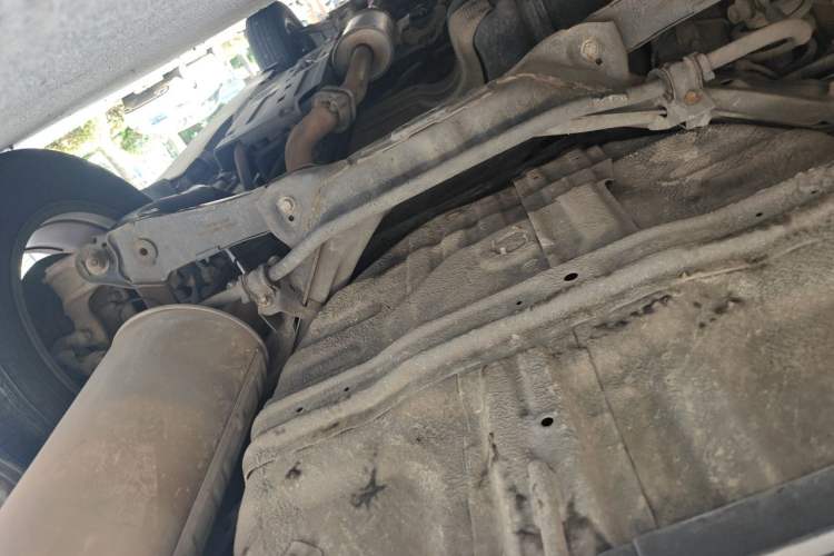 Used Haval H6 2013 Upgraded Model 1.5T Manual Two-Wheel Drive Elite Version Chassis Rear