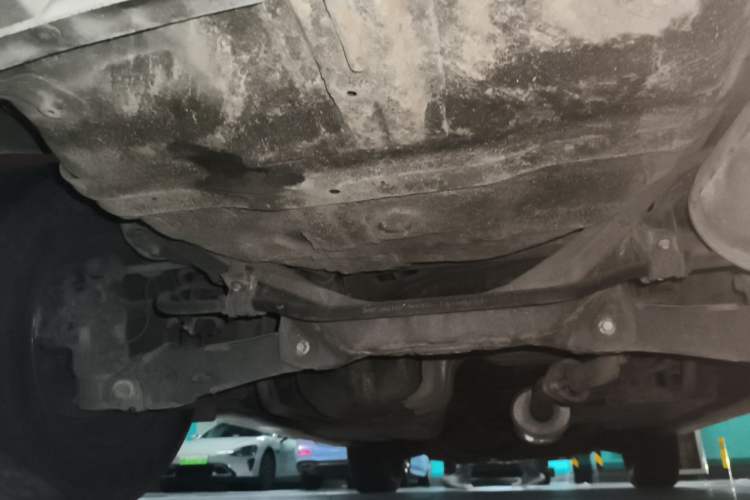 Used Haval H6 2013 Upgraded Model 1.5T Manual Two-Wheel Drive Elite Version Chassis Rear