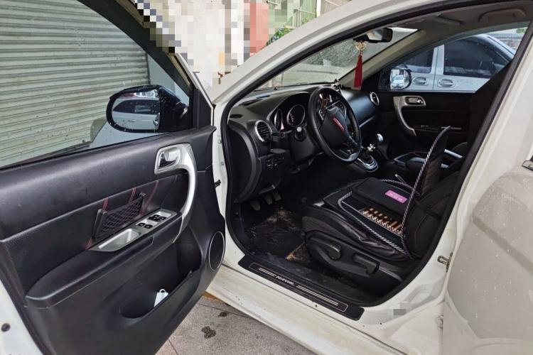 Used Haval H6 2013 Upgraded Model 1.5T Manual Two-Wheel Drive Elite Version Driver Seat