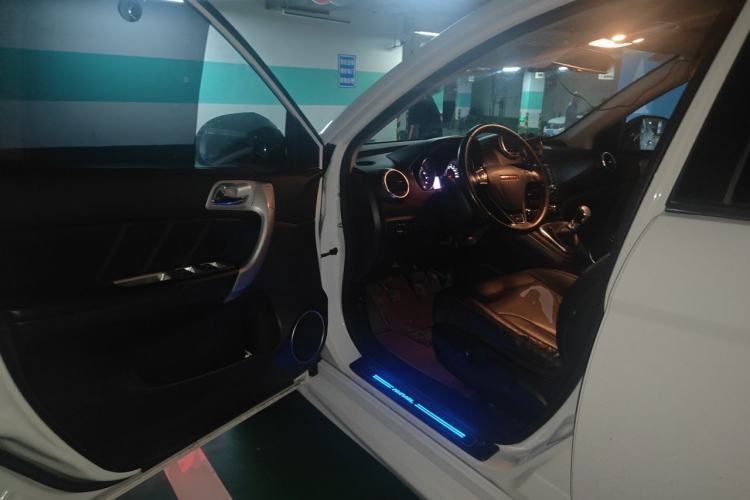 Used Haval H6 2013 Upgraded Model 1.5T Manual Two-Wheel Drive Elite Version Driver Seat