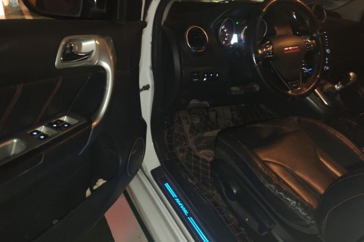 Used Haval H6 2013 Upgraded Model 1.5T Manual Two-Wheel Drive Elite Version Driver Seat