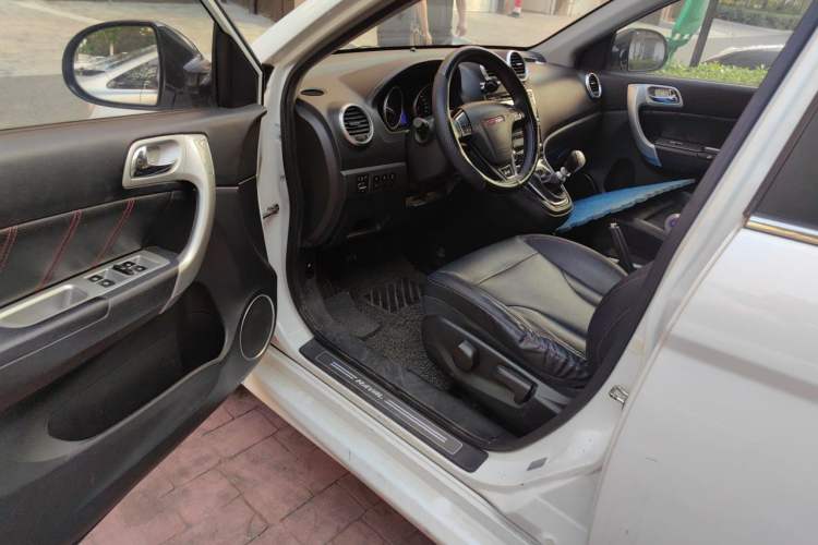 Used Haval H6 2013 Upgraded Model 1.5T Manual Two-Wheel Drive Elite Version Driver Seat