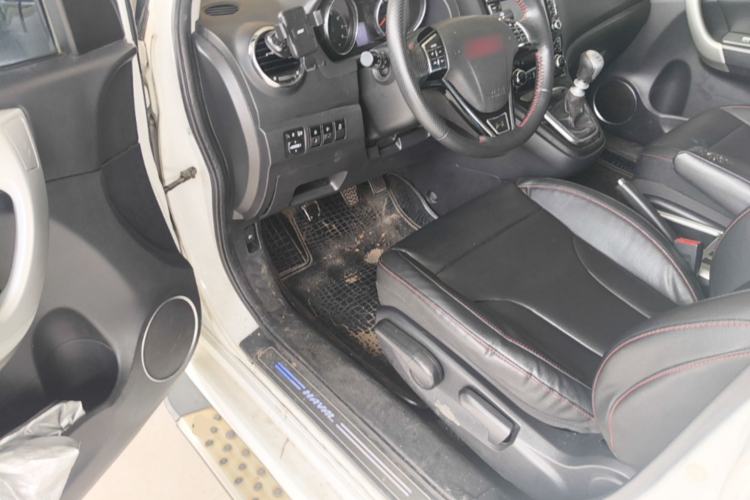 Used Haval H6 2013 Upgraded Model 1.5T Manual Two-Wheel Drive Elite Version Driver Seat