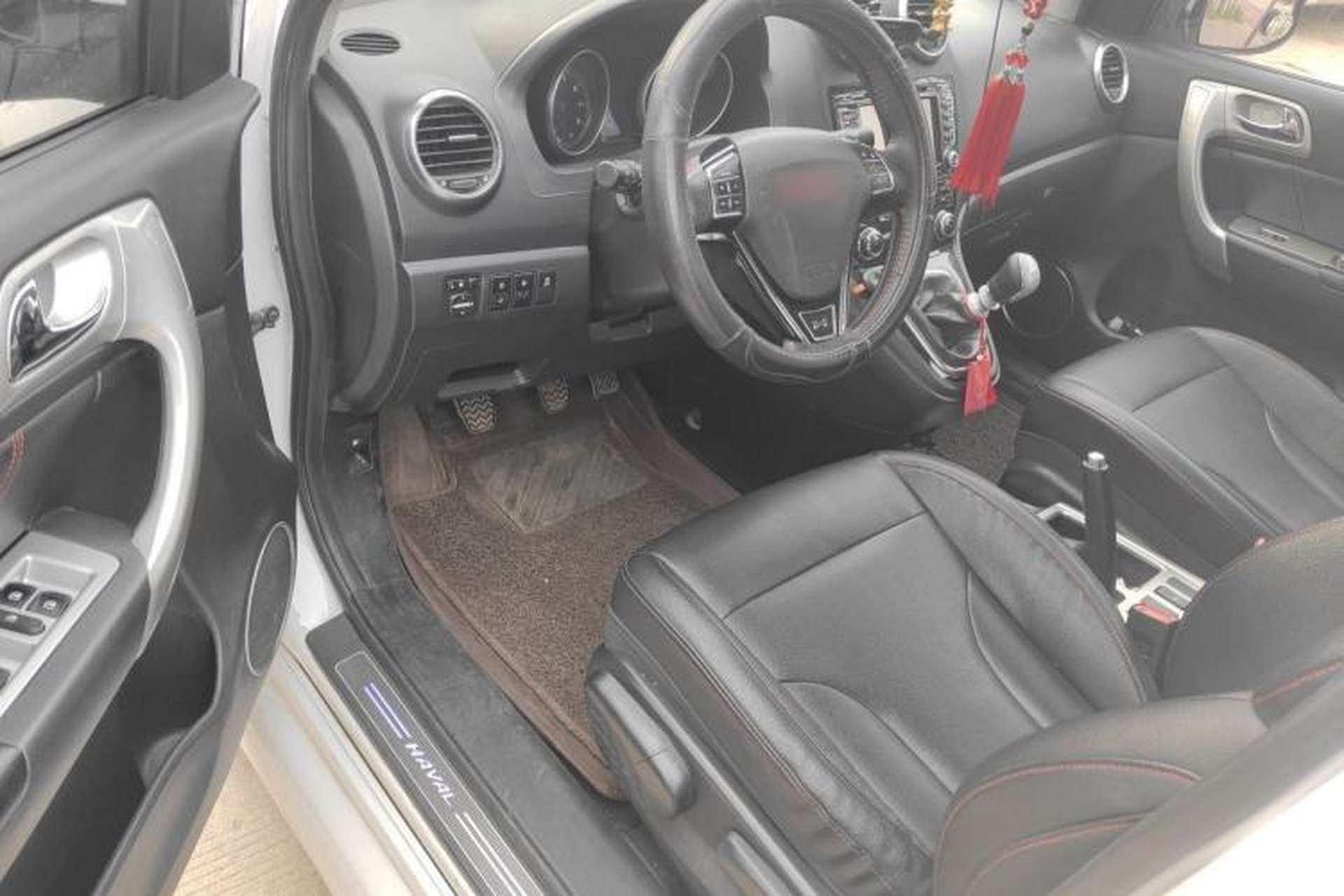 Used Haval H6 2013 Upgraded Model 1.5T Manual Two-Wheel Drive Elite Version Driver Seat