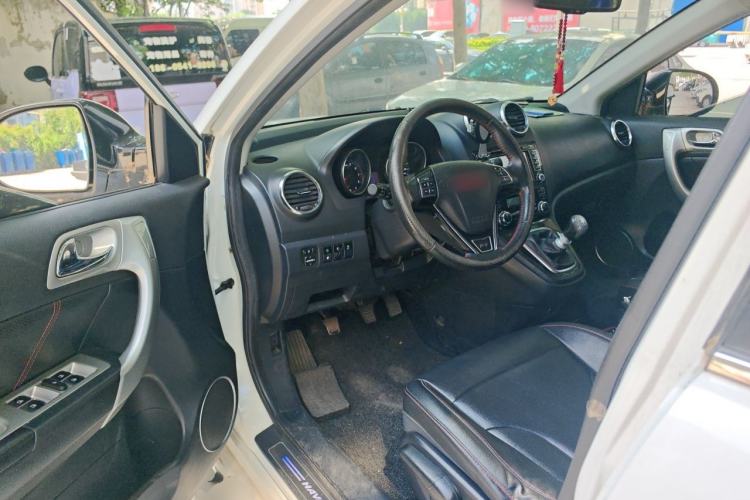 Used Haval H6 2013 Upgraded Model 1.5T Manual Two-Wheel Drive Elite Version Driver Seat