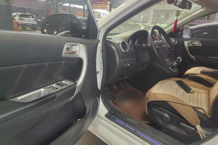 Used Haval H6 2013 Upgraded Model 1.5T Manual Two-Wheel Drive Urban Version Driver Seat