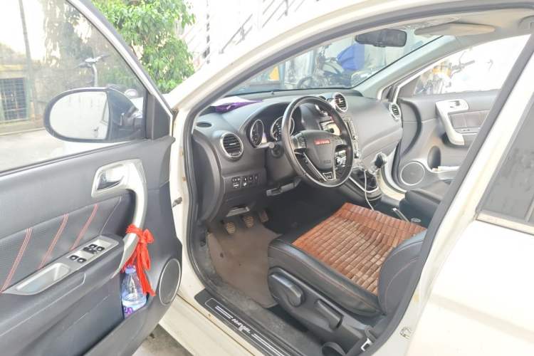 Used Haval H6 2013 Upgraded Model 1.5T Manual Two-Wheel Drive Elite Version Driver Seat