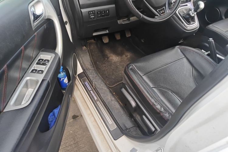 Used Haval H6 2013 Upgraded Model 1.5T Manual Two-Wheel Drive Elite Version Driver Seat