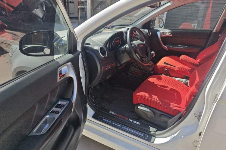 Used Haval H6 2013 Upgraded Model 1.5T Manual Two-Wheel Drive Elite Version Driver Seat