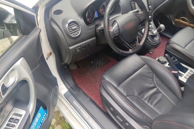 Used Haval H6 2013 Upgraded Model 1.5T Manual Two-Wheel Drive Prestige Version Driver Seat