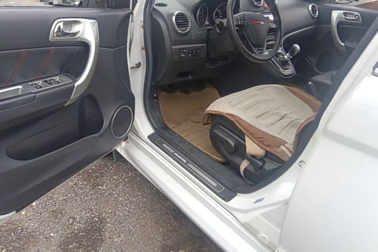 Used Haval H6 2013 Upgraded Model 1.5T Manual Two-Wheel Drive Elite Version Driver Seat