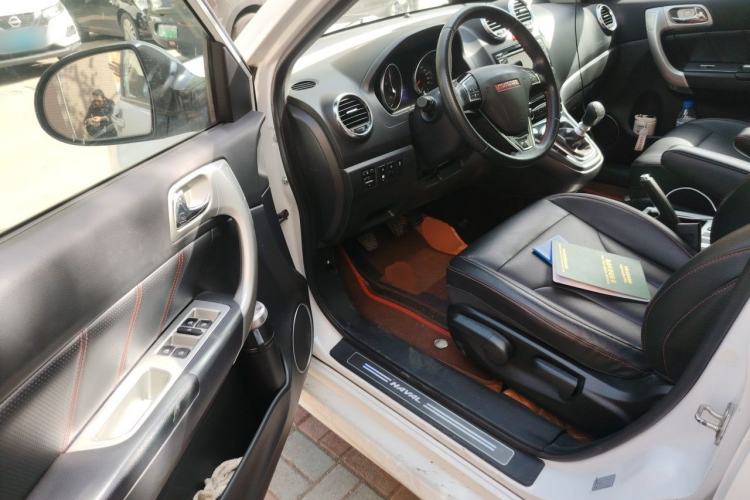 Used Haval H6 2013 Upgraded Model 1.5T Manual Two-Wheel Drive Elite Version Driver Seat