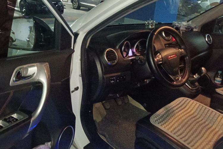 Used Haval H6 2013 Upgraded Model 1.5T Manual Two-Wheel Drive Elite Version Driver Seat