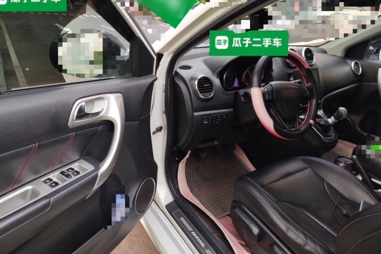 Used Haval H6 2013 Upgraded Model 1.5T Manual Two-Wheel Drive Elite Version Driver Seat