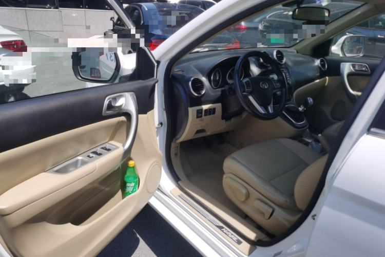 Used Haval H6 2013 Upgraded Model 1.5T Manual Two-Wheel Drive Elite Version Driver Seat