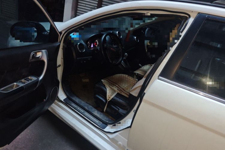 Used Haval H6 2013 Upgraded Model 2.4L Automatic Two-Wheel Drive Elite Version Driver Seat