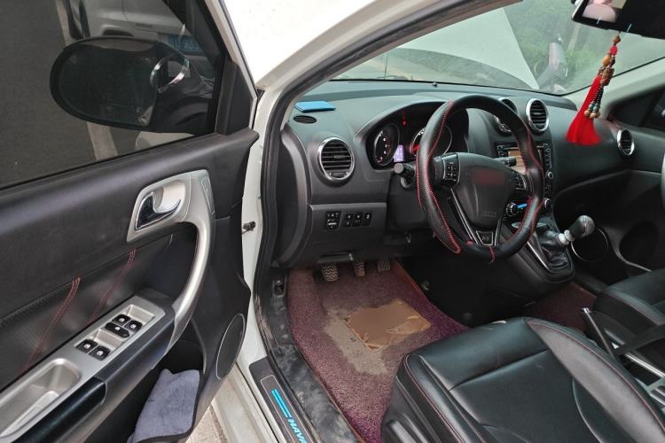 Used Haval H6 2013 Upgraded Model 1.5T Manual Two-Wheel Drive Elite Version Driver Seat