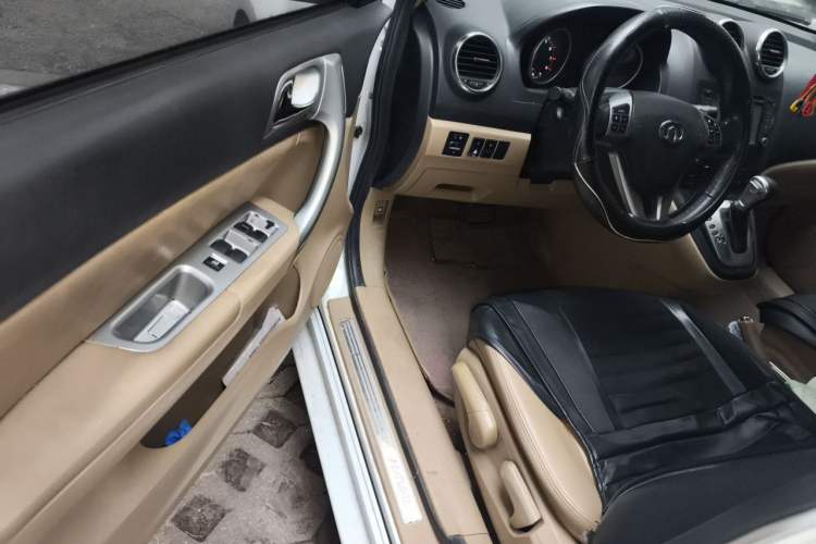 Used Haval H6 2013 Upgraded Model 2.4L Automatic Two-Wheel Drive Elite Version Driver Seat