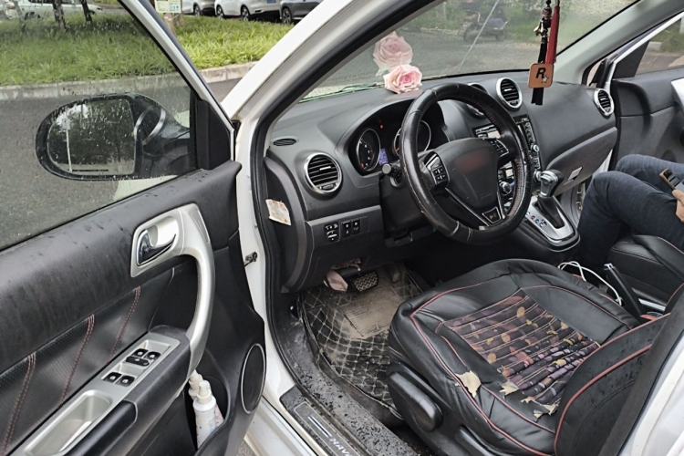 Used Haval H6 2013 Upgraded Model 2.4L Automatic Two-Wheel Drive Elite Version Driver Seat