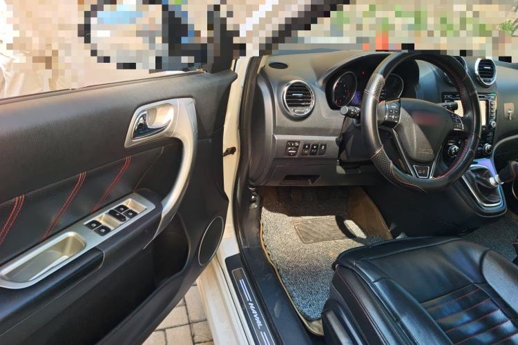 Used Haval H6 2013 Upgraded Model 1.5T Manual Two-Wheel Drive Elite Version Driver Seat