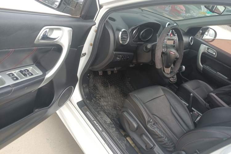 Used Haval H6 2013 Upgraded Model 1.5T Manual Two-Wheel Drive Elite Version Driver Seat