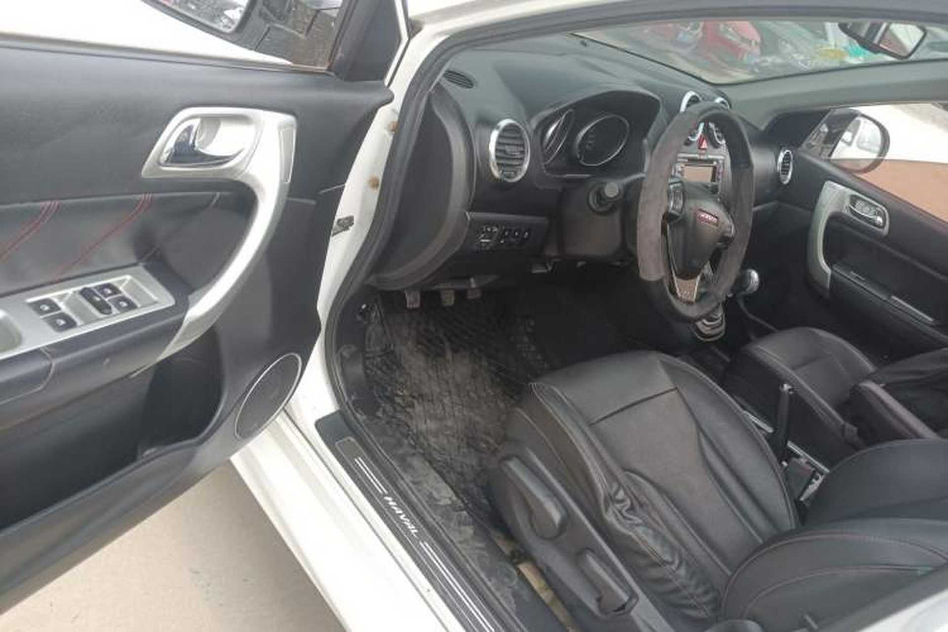 Used Haval H6 2013 Upgraded Model 1.5T Manual Two-Wheel Drive Elite Version Driver Seat