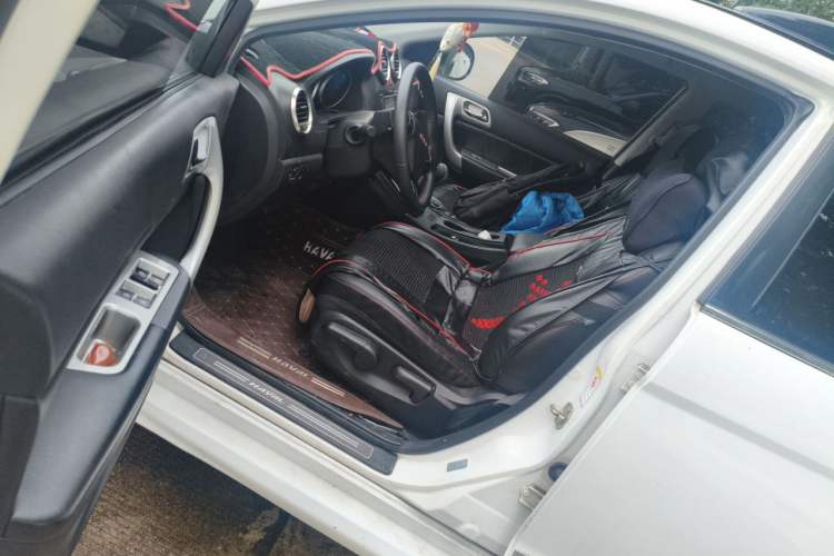 Used Haval H6 2013 Upgraded Model 1.5T Manual Two-Wheel Drive Elite Version Driver Seat