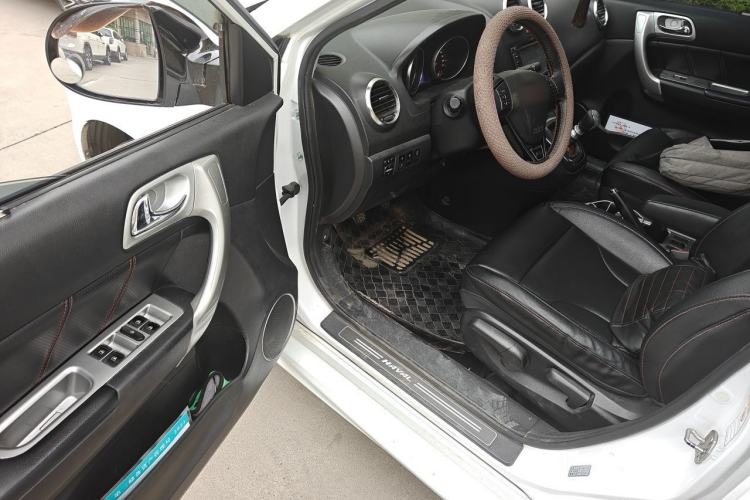 Used Haval H6 2013 Upgraded Model 1.5T Manual Two-Wheel Drive Elite Version Driver Seat