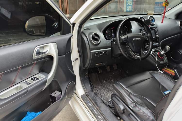 Used Haval H6 2013 Upgraded Model 1.5T Manual Two-Wheel Drive Elite Version Driver Seat