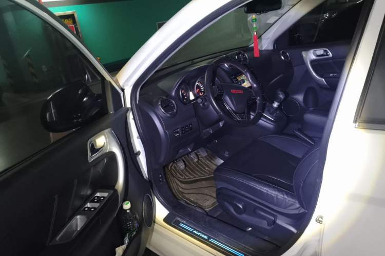 Used Haval H6 2013 Upgraded Model 1.5T Manual Two-Wheel Drive Elite Version Driver Seat
