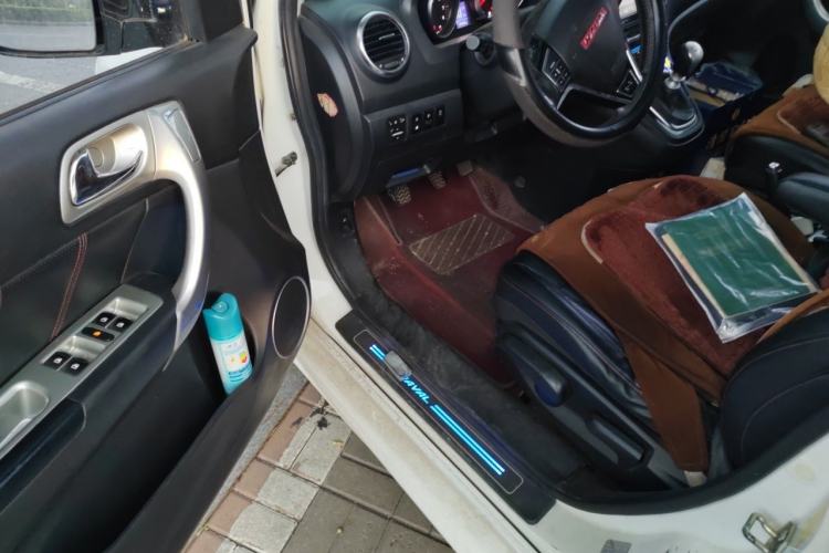 Used Haval H6 2013 Upgraded Model 1.5T Manual Two-Wheel Drive Elite Version Driver Seat