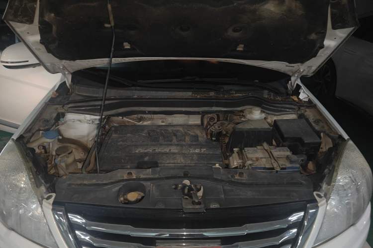 Used Haval H6 2013 Upgraded Model 1.5T Manual Two-Wheel Drive Elite Version Engine Bay