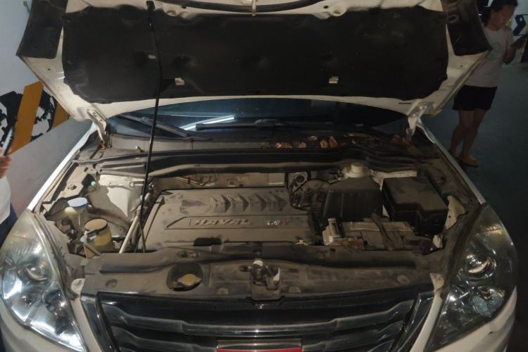 Used Haval H6 2013 Upgraded Model 1.5T Manual Two-Wheel Drive Elite Version Engine Bay