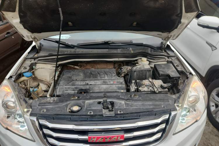 Used Haval H6 2013 Upgraded Model 1.5T Manual Two-Wheel Drive Elite Version Engine Bay
