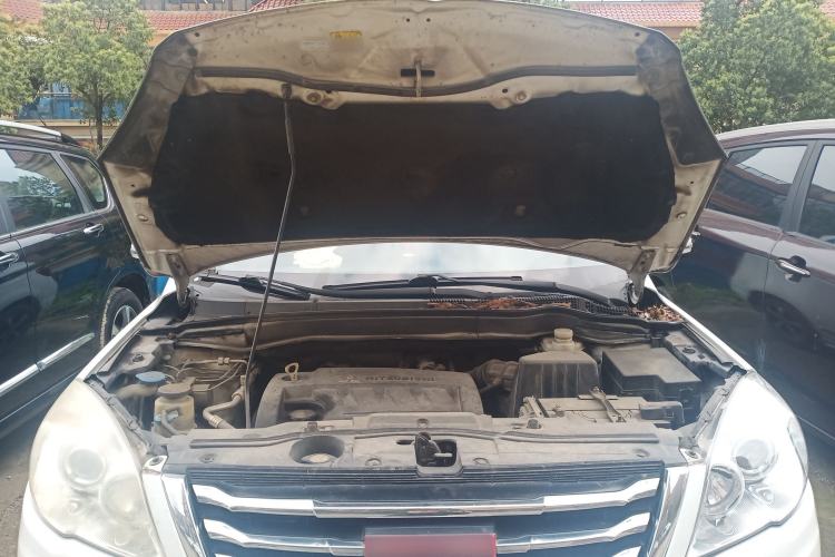 Used Haval H6 2013 Upgraded Model 2.4L Automatic Two-Wheel Drive Elite Version Engine Bay