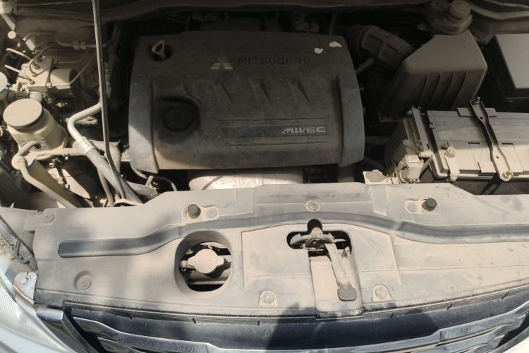 Used Haval H6 2013 Upgraded Model 2.4L Automatic Two-Wheel Drive Elite Version Engine Bay