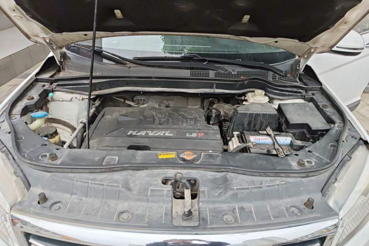 Used Haval H6 2013 Upgraded Model 1.5T Manual Two-Wheel Drive Elite Version Engine Bay