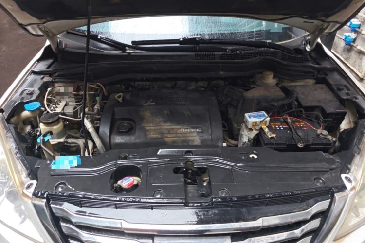 Used Haval H6 2013 Upgraded Model 2.4L Automatic Two-Wheel Drive Elite Version Engine Bay