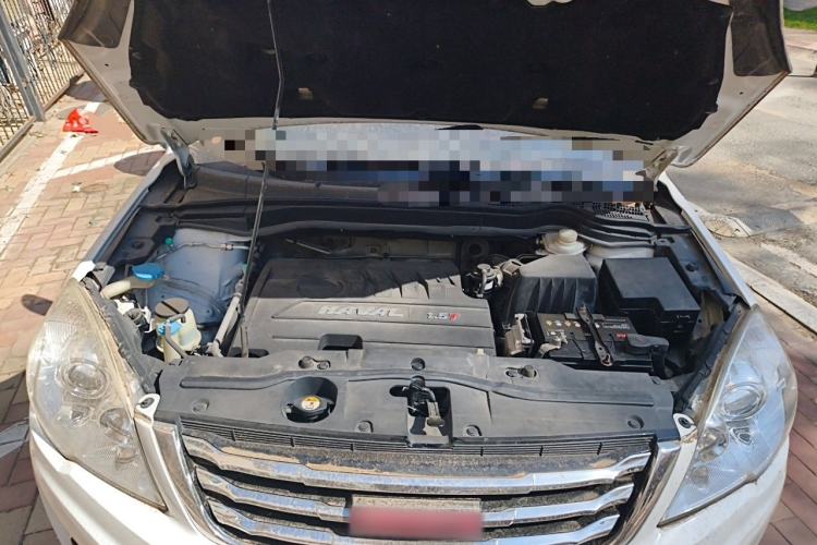 Used Haval H6 2013 Upgraded Model 1.5T Manual Two-Wheel Drive Elite Version Engine Bay