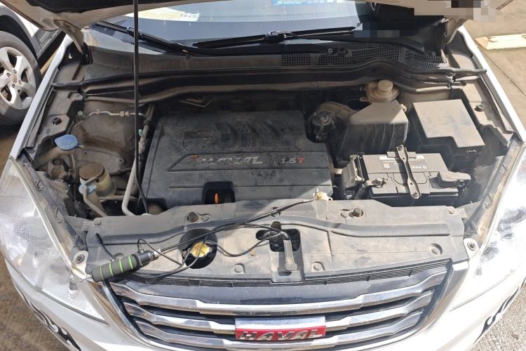 Used Haval H6 2013 Upgraded Model 1.5T Manual Two-Wheel Drive Elite Version Engine Bay