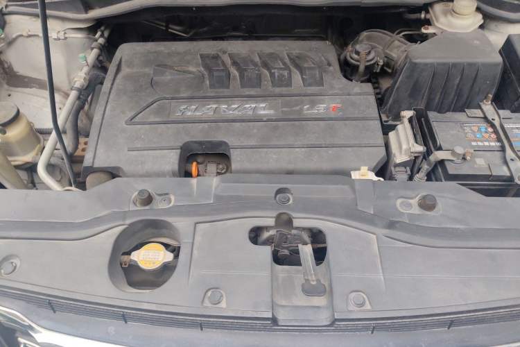 Used Haval H6 2013 Upgraded Model 1.5T Manual Two-Wheel Drive Prestige Version Engine Bay
