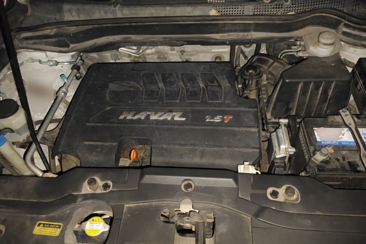 Used Haval H6 2013 Upgraded Model 1.5T Manual Two-Wheel Drive Elite Version Engine Bay