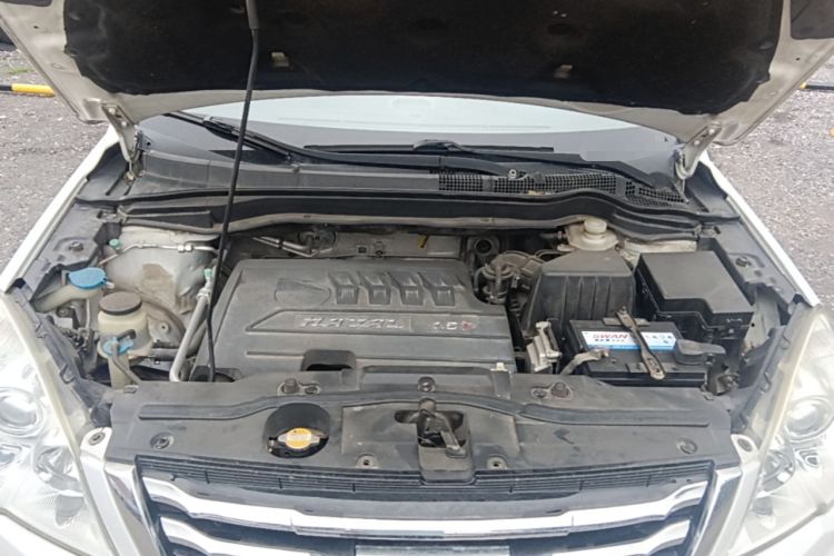 Used Haval H6 2013 Upgraded Model 1.5T Manual Two-Wheel Drive Elite Version Engine Bay