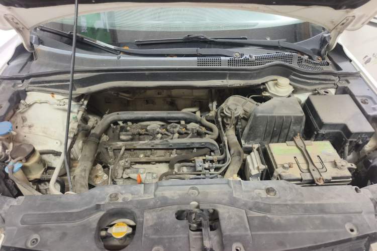 Used Haval H6 2013 Upgraded Model 1.5T Manual Two-Wheel Drive Elite Version Engine Bay