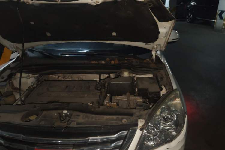 Used Haval H6 2013 Upgraded Model 1.5T Manual Two-Wheel Drive Elite Version Engine Bay Left