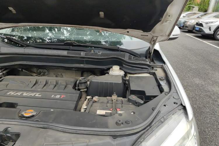 Used Haval H6 2013 Sport Edition 1.5T Manual 4x4 Elite Model Engine Bay Left