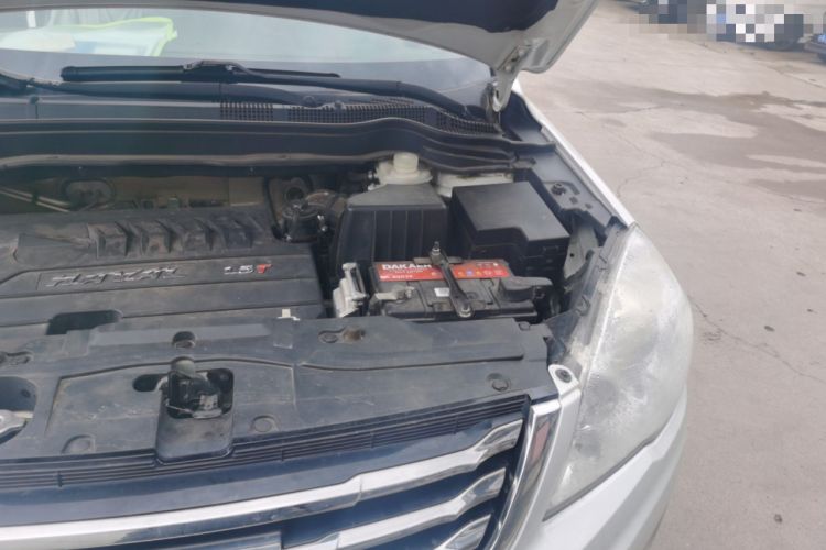 Used Haval H6 2013 Upgraded Model 1.5T Manual Two-Wheel Drive Elite Version Engine Bay Left