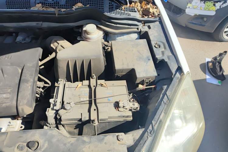 Used Haval H6 2013 Upgraded Model 2.4L Automatic Two-Wheel Drive Elite Version Engine Bay Left