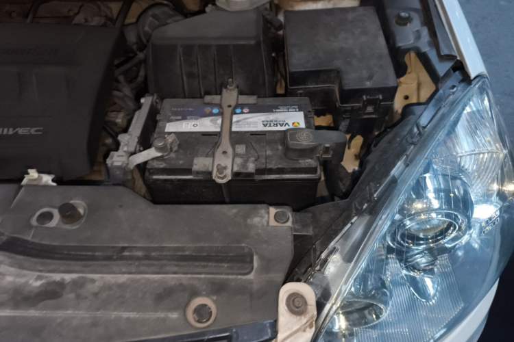 Used Haval H6 2013 Upgraded Model 2.4L Automatic Two-Wheel Drive Elite Version Engine Bay Left